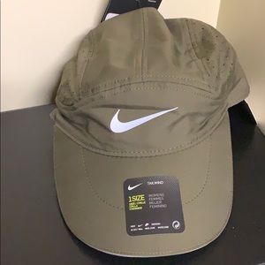 BRAND NEW Nike Aerobill Tailwind WOMENS hat Olive